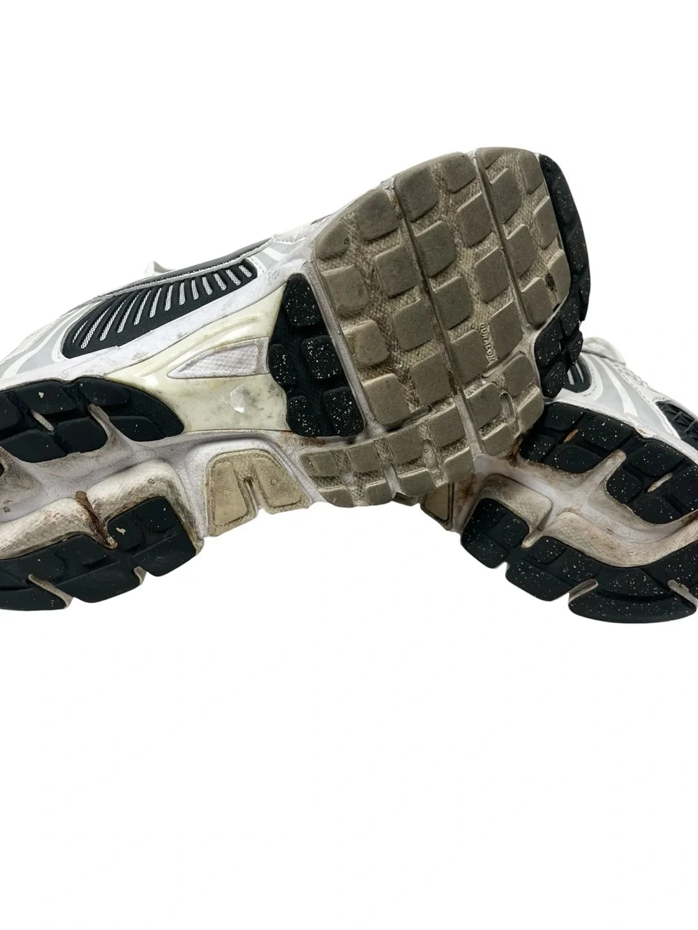 Nike Men’s Vomero 5 Sneakers